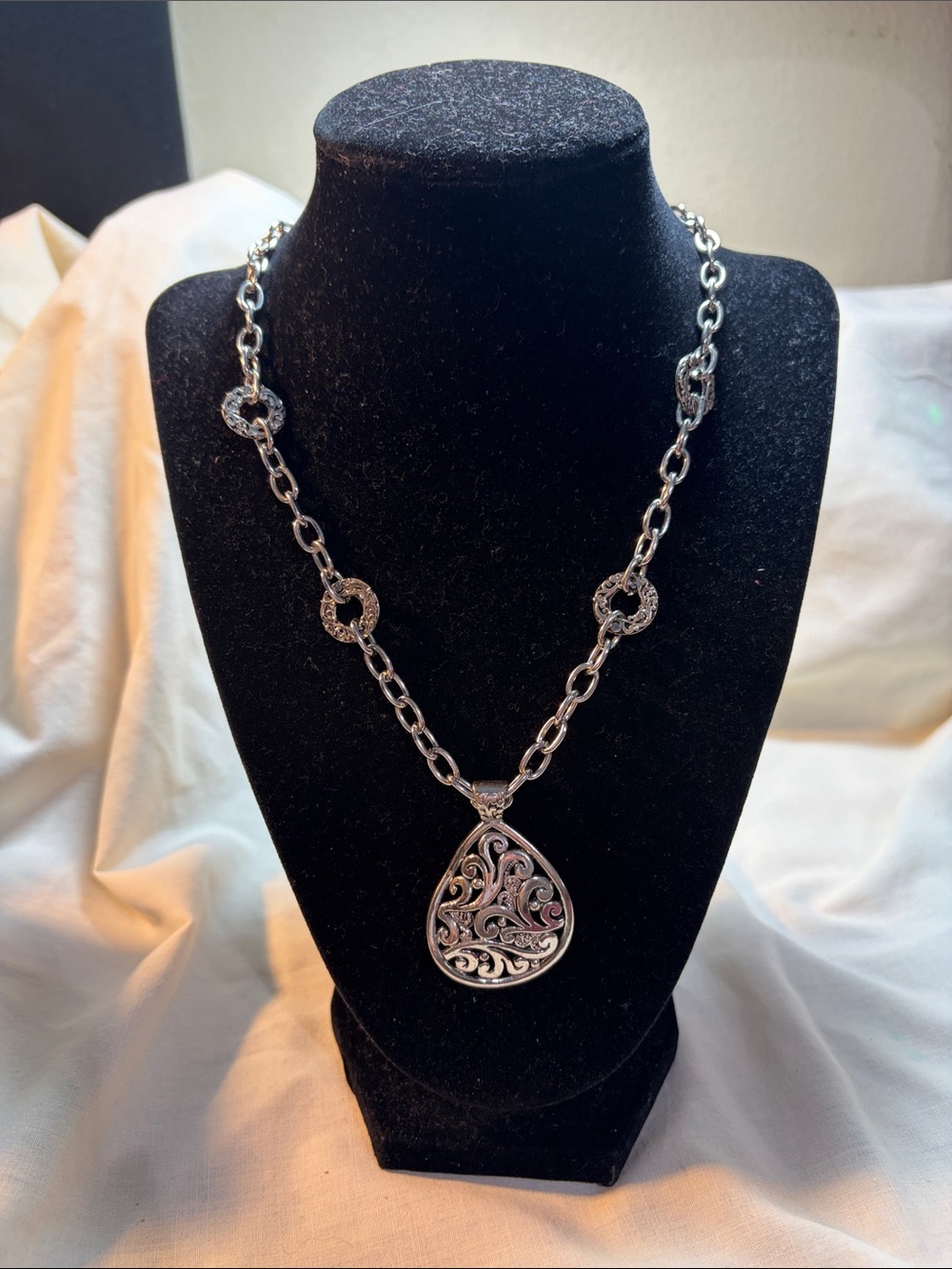 Silver Filigree Teardrop Pendant Necklace - Women Jewelry